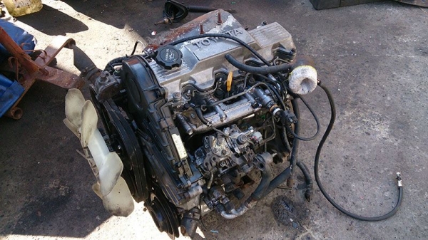 ขายเครื่องยนต์ดีเซล TOYOTA 2C ขับหลัง