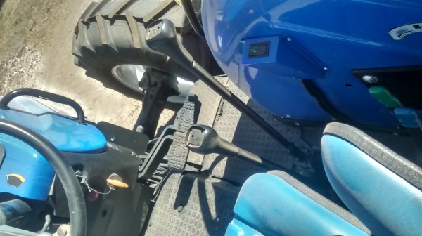 ขายฝาเกียร์ข้างรถไถฟอร์ด รุ่น TB110  TS90 ฝาแท้ติดรถเกียร์ธรรมดา8X2 สภาพสวยมากพร้อมใส่ใช้งานได้เลย