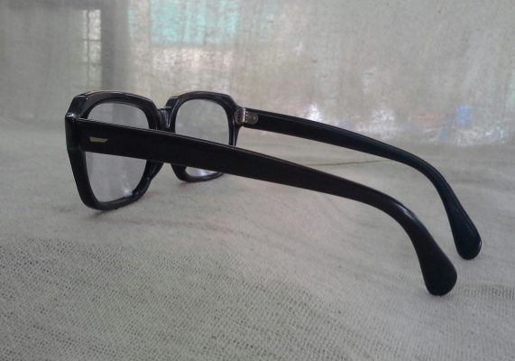 แว่นตาวินเทจแนว 'เนิร์ด' ที่สมบูรณ์แบบที่สุด Original LUNA GLASSES handmade in Australia แว่นตาวินเทจแนว 'เนิร์ด' ที่สมบูรณ์แบบที่สุด Original LUNA GLASSES handmade in Australia