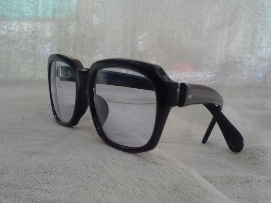 แว่นตาวินเทจแนว 'เนิร์ด' ที่สมบูรณ์แบบที่สุด Original LUNA GLASSES handmade in Australia แว่นตาวินเทจแนว 'เนิร์ด' ที่สมบูรณ์แบบที่สุด Original LUNA GLASSES handmade in Australia