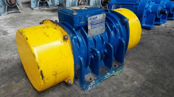 ** SOLD ** มอเตอร์สั่นเขย่าอิตาลี่ VISAM Made in ITALY ขนาด 1.5 HP 380V สภาพสวยเดิมๆพร้อมใช้มาเทสได้