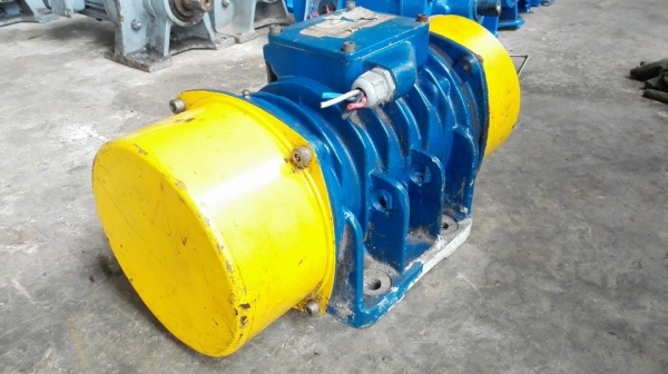 ** SOLD ** มอเตอร์สั่นเขย่าอิตาลี่ VISAM Made in ITALY ขนาด 1.5 HP 380V สภาพสวยเดิมๆพร้อมใช้มาเทสได้