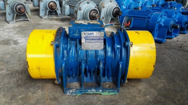 ** SOLD ** มอเตอร์สั่นเขย่าอิตาลี่ VISAM Made in ITALY ขนาด 1.5 HP 380V สภาพสวยเดิมๆพร้อมใช้มาเทสได้