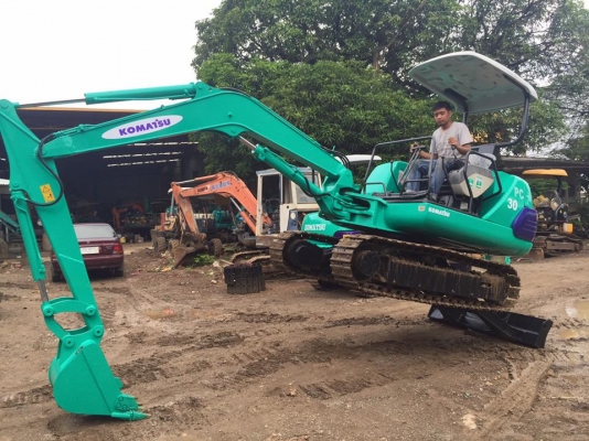 ขายรถขุดแบคโฮ KOMATSU Pc30-7E  ขนาด 30   รถเก่านอกแท้ 100\% (คอลโทลสั้น ปั๊มนิ้ว แทรคเหล็ก) เครื่องแน่น ปั๊มแรง ระบบไว รถพร้อมใช้งาน