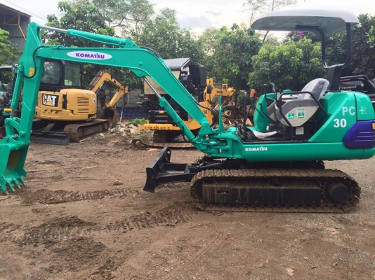 ขายรถขุดแบคโฮ KOMATSU Pc30-7E  ขนาด 30   รถเก่านอกแท้ 100\% (คอลโทลสั้น ปั๊มนิ้ว แทรคเหล็ก) เครื่องแน่น ปั๊มแรง ระบบไว รถพร้อมใช้งาน