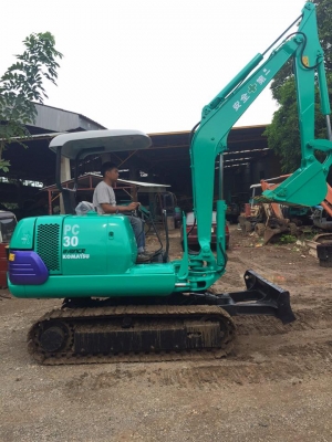 ขายรถขุดแบคโฮ KOMATSU Pc30-7E  ขนาด 30   รถเก่านอกแท้ 100\% (คอลโทลสั้น ปั๊มนิ้ว แทรคเหล็ก) เครื่องแน่น ปั๊มแรง ระบบไว รถพร้อมใช้งาน