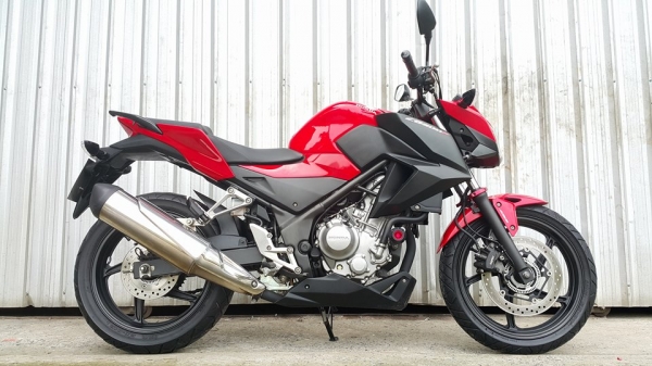 CB300f 2015 สีแดงสด รถบ้านใช้งานน้อย แต่งพอสวยงาม ต่อรองได้ครับ