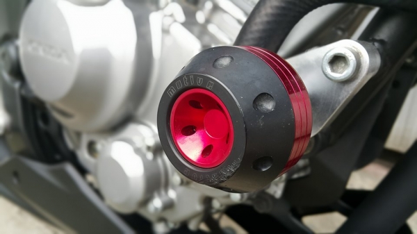 CB300f 2015 สีแดงสด รถบ้านใช้งานน้อย แต่งพอสวยงาม ต่อรองได้ครับ