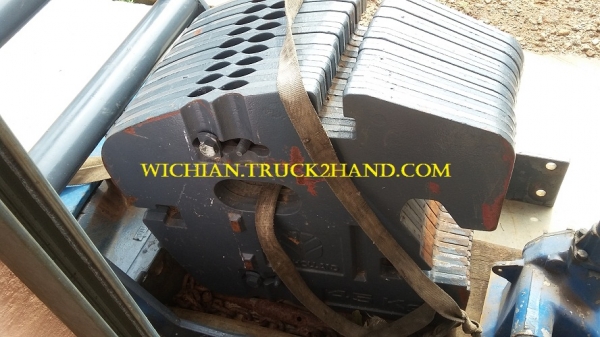 ขายเวทถ่วงหน้ารถไถฟอร์ดตรงรุ่นNew Holland TS TM  1ชุด10แผ่น พร้อมหูลากและรางเวท และน๊อตจับยึดครบ