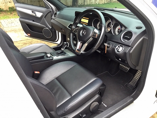 2011 MERCEDES-BENZ C180 AMG รถสวย ภายในใหม่มาก น่าใช้สุดๆ ซื้อไปคุ้มสุดๆ