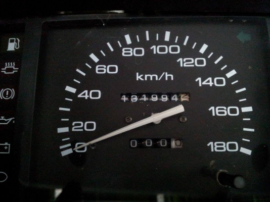 เรือนไมล์เบนซินพร้อมกรอบจอเหลี่ยม NISSAN TERRANO 1  แท้ญี่ปุ่น