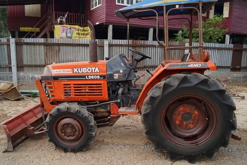 ขายรถไถ KUBOTA L2605 ใบมีดดันหน้า ผานหลัง พร้อมใช้งาน ขายรถไถ KUBOTA L2605 ใบมีดดันหน้า ผานหลัง พร้อมใช้งาน