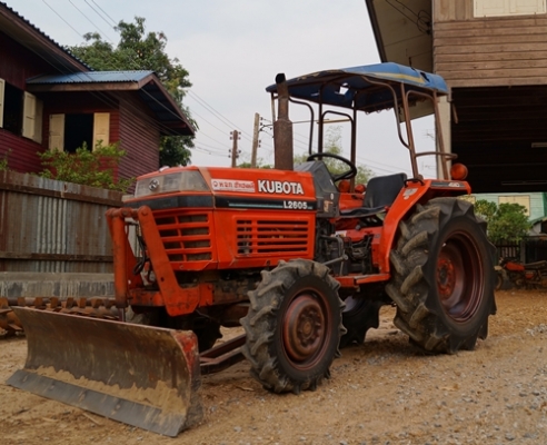 ขายรถไถ KUBOTA L2605 ใบมีดดันหน้า ผานหลัง พร้อมใช้งาน