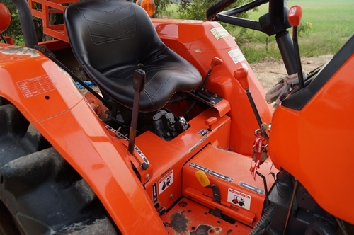 ขายรถไถ KUBOTA L2808 สภาพเดิม ๆ ใช้งานน้อยมาก