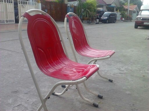 ขาย เก้าอี้ เหมาะทำ ร้านอาหาร มีสีแดง และสีเหลือง
