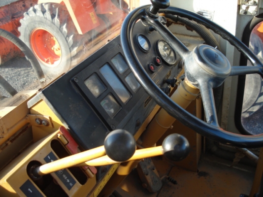 ขายรถตัก Komatsu 510 นำเข้าจากญี่ปุ่น 100\% เครื่องดี เอวแน่น  สนใจติดต่อสอบถามค่ะที่เบอร์ 087-3310254  เจี๊ยบค่ะ