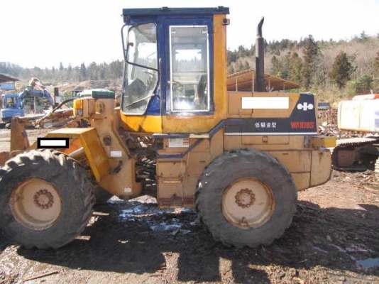 ขายรถตัก KOMATSU  WA100-1 สภาพสวย นำเข้าจากนอก 100\% ไม่มีการใช้งานในไทยแน่นอนค่ะ สนใจติดต่อเจี๊ยบได้เลยค่ะโทร 087-33102548ค่ะ