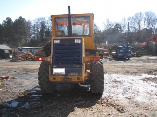 ขายรถตัก KOMATSU  WA100-1 สภาพสวย นำเข้าจากนอก 100\% ไม่มีการใช้งานในไทยแน่นอนค่ะ สนใจติดต่อเจี๊ยบได้เลยค่ะโทร 087-33102548ค่ะ