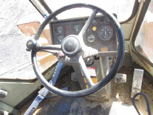 ขายรถตัก KOMATSU  WA100-1 สภาพสวย นำเข้าจากนอก 100\% ไม่มีการใช้งานในไทยแน่นอนค่ะ สนใจติดต่อเจี๊ยบได้เลยค่ะโทร 087-33102548ค่ะ