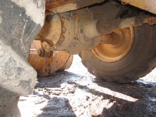 ขายรถตัก KOMATSU  WA100-1 สภาพสวย นำเข้าจากนอก 100\% ไม่มีการใช้งานในไทยแน่นอนค่ะ สนใจติดต่อเจี๊ยบได้เลยค่ะโทร 087-33102548ค่ะ