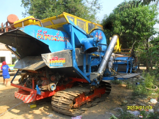 ขายรถเกี่ยวข้าวอุ้ม เครื่องHO7Dราคา450000บาท