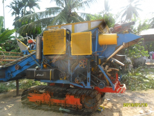 ขายรถเกี่ยวข้าวอุ้ม เครื่องHO7Dราคา450000บาท