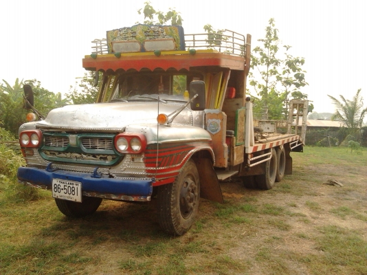 ขายด่วน.... รถเกี่ยวข้าวพร้อมรถลากเทลเลอร์ ขายด่วน.... รถเกี่ยวข้าวพร้อมรถลากเทลเลอร์