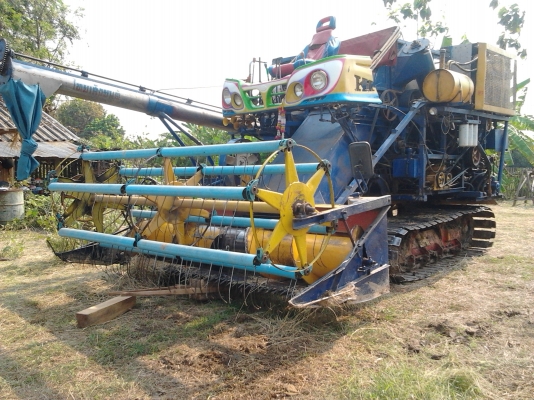 ขายด่วน.... รถเกี่ยวข้าวพร้อมรถลากเทลเลอร์ ขายด่วน.... รถเกี่ยวข้าวพร้อมรถลากเทลเลอร์