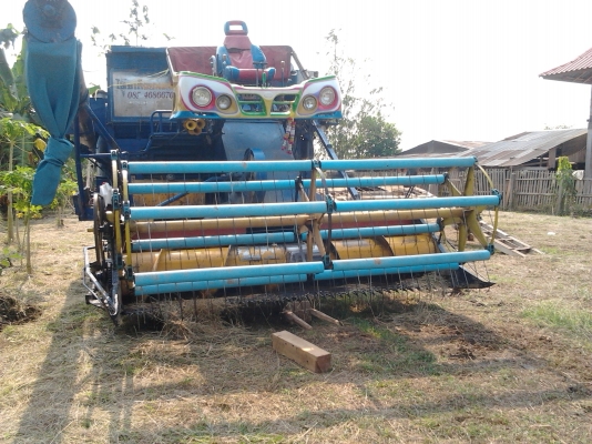 ขายด่วน.... รถเกี่ยวข้าวพร้อมรถลากเทลเลอร์