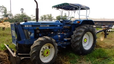 ขายรถไถ ฟอร์ด 6610 แท้ตัวเต็ม เสื้อลาย รถไม่เคยทำสี รถออกห้างรังสิต เดิม เอกสานเล่มทะเบียน พร้อมโอน -ขับเครื่อง 4 ล้อ