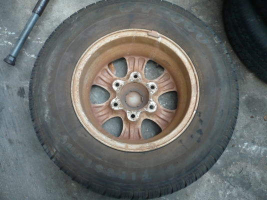 ล้อยางพร้อมเเม็กซ์ Nissan big-m BD25 ล้อยางพร้อมเเม็กซ์ Nissan big-m BD25