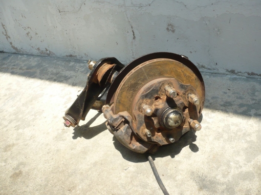 ดุมล้อ Nissan big-m BD25 ข้างละ 1,500