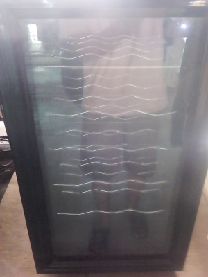 ตู้แช่เก็บรักษาไวน์ 18 ขวด ทำอุณหภูมิ15 C ฝากระจกสองชั้น