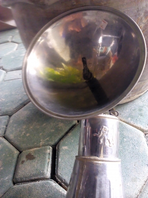 ไฟตะเกียแก็สส่องของเก่าเก็บโบราณตราช้างหัวแก็สออกสองที่ตรงข้ามกัน