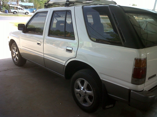 ขายกันชนรถกะบะสภาพยังสวย ถอดจากรถ คามี่โอ้ ขายกันชนรถกะบะสภาพยังสวย ถอดจากรถ คามี่โอ้