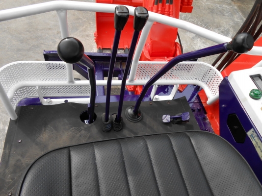 ขายรถขุด  HITACHI EX27  เก่านอกปรับสภาพแล้วพร้อมใช้งาน