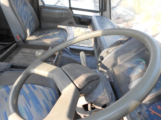 รถ 6 ล้อ HINO ติดเครน