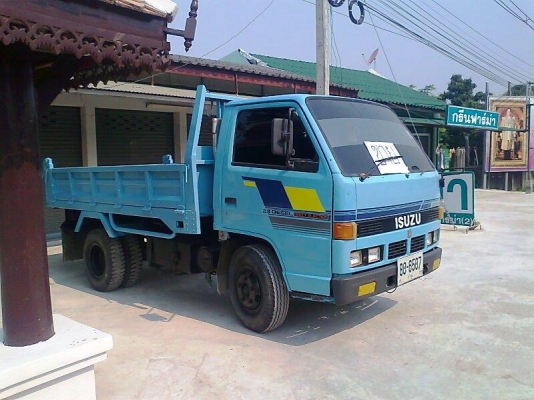 ขายด่วน..รถหกล้อ ISUZU NKR ปี 33 รถสวย พร้อมใช้ เครื่องแรง ประหยัดน้ำมัน สุดคุ้ม รถสวย มีทะเบียนครบ.