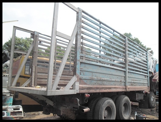 กระบะสิบล้อ สภาพสวยๆ ถอดจากเดกก้า 270