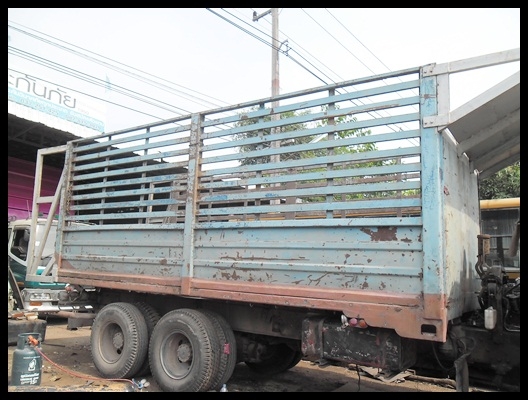 กระบะสิบล้อ สภาพสวยๆ ถอดจากเดกก้า 270