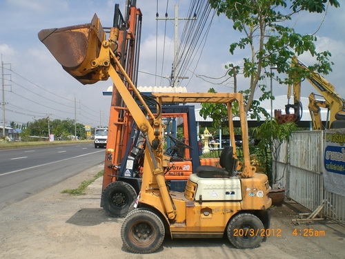 รถตักเล็ก ราคาถูกเก่านอก