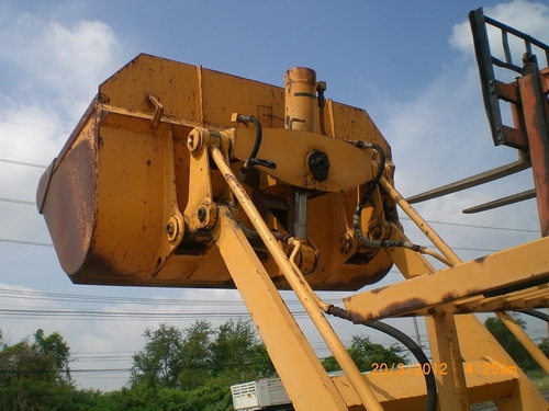 รถตักเล็ก ราคาถูกเก่านอก