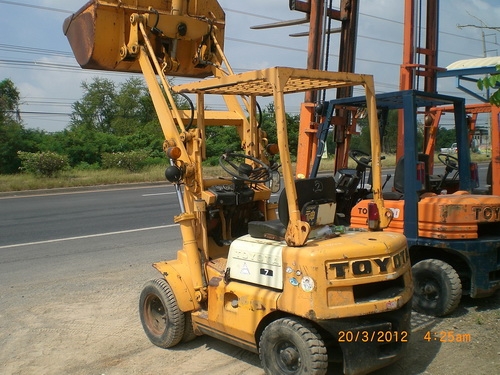 รถตักเล็ก ราคาถูกเก่านอก