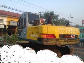 ขาย KOBELCO SK2O0M3 เก๋งเทา สภาพสวยพร้อมใช้ ติดต่อได้ที่คุณ อ๊อฟ พิจิตร 086-737-9991