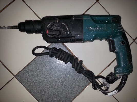 ขายสว่านโรตารี่ยี่ห้อmakitaรุ่นHR2453ถูกๆครับ