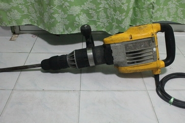 เครื่องสกัดคอนกรีต DEWALT รุ่น D25900K 1500w สภาพดีพร้อมใช้ครับ