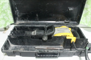 เครื่องสกัดคอนกรีต DEWALT รุ่น D25900K 1500w สภาพดีพร้อมใช้ครับ เครื่องสกัดคอนกรีต DEWALT รุ่น D25900K 1500w สภาพดีพร้อมใช้ครับ