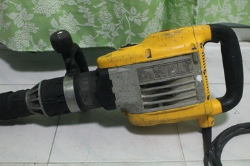 เครื่องสกัดคอนกรีต DEWALT รุ่น D25900K 1500w สภาพดีพร้อมใช้ครับ เครื่องสกัดคอนกรีต DEWALT รุ่น D25900K 1500w สภาพดีพร้อมใช้ครับ