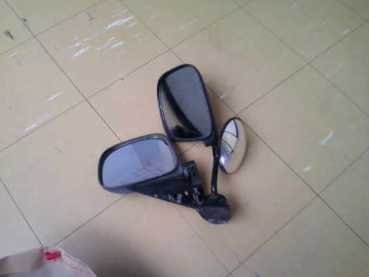 กระจกมองข้าง ซ้าย..ขวา..และกระจกส่องหน้ารถหัวจรวด