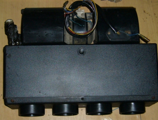 ขายตู้แอร์ 4 ช่อง ใช้งานได้ปกติ พร้อมรังผึ้งด้านในมีสายไฟครับ